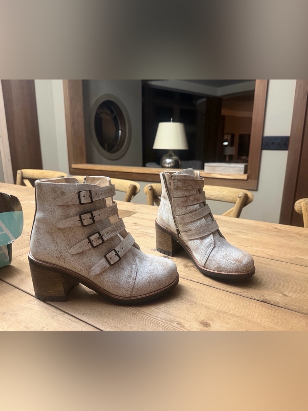 DIBA TRUE COM RAD WOMENS BOOTS color is white vintleat SIZE 8 Distressed Chic